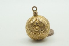 PRETTY ANTIQUE ENGLISH 9K GOLD FLORAL CHASED BALL CHARM FOB c1880 NO RESERVE