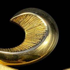 Vintage Tona Brooch Matte Shiny Goldtone Swirl 3-1/8″ Long