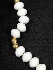 Vintage White Lucite Sattelite Bead Gold Tone Choker Neckalce MCM Retro 17 in
