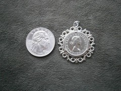 Queen Elizabeth II Vtg Shiny Sixpence Coin in Ornate Silvertone Mount 6.2g