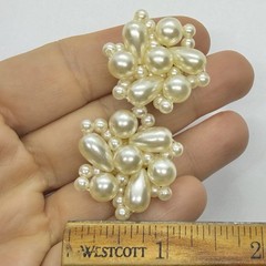 Vtg Bold Large Cream Faux Pearl Teardrop Bead Cluster Statement Earrings Post