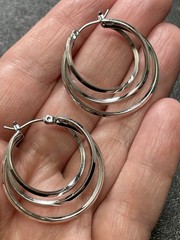 Vintage 1.1” Hinged Silver Tone Metal Hoop Earrings