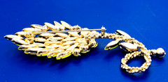 VTG Rare 4 1/2 Inch Gold Tone Brooch Yellow Milk Glass & Jet Black Navettes