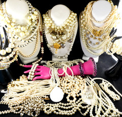 Huge Vintage Faux Pearl Jewelry Lot 4 lbs 30 Necklaces Bracelets 40 Piece Lot