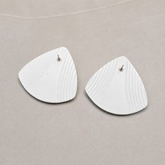 Vintage Stud Earrings Very Large Off White & Black Retro Curved Triangle – Marks