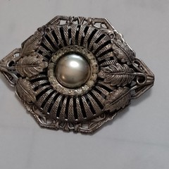 Brooch Pin – Victorian Inspired Vintage 1940’s 2.5* x 1 3/4″