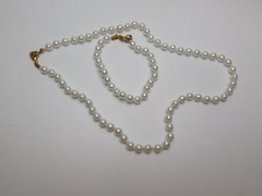 J387-VINTAGE NECKLACE/BRACELET SET~FAUX PEARLS~TIED~PLASTIC~17″/7″