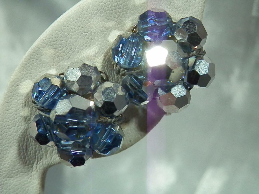 WOW Stunning Sparkling Jet Hamitet Blue Crystal Vintage 50’s Clip Earrings 595j1