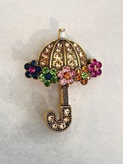 Vintage Style Umbrella Brooch Pin – Multicolor Rhinestone Floral Umbrella