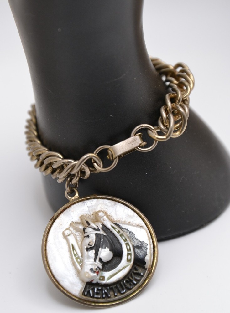 Golt tone link bracelet, 7.5 in. w/ Kentucky charm, horse & horseshoe 1959 FE56