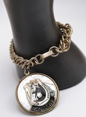 Golt tone link bracelet, 7.5 in. w/ Kentucky charm, horse & horseshoe 1959 FE56