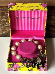 Betsey Johnson Charm Bracelet – Gold Tone Pearl Elephant, Bows, Hearts NIB