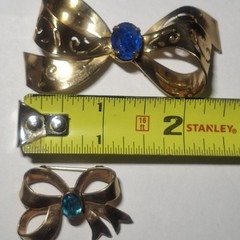 Lot Of Vintage 1940s Coro Pegasus Gold Tone Blue Rhinestone Bow Lapel Pin Brooch