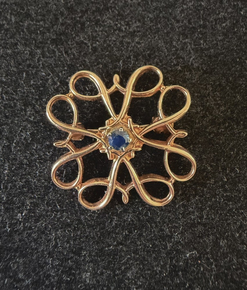 Vintage 10 K Yellow Gold Avon Service Award Pin With Natural Sapphire Stone