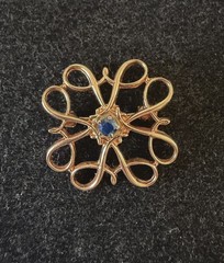 Vintage 10 K Yellow Gold Avon Service Award Pin With Natural Sapphire Stone