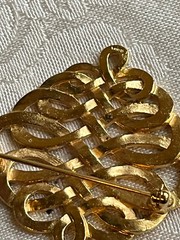 Vintage Signed MMA Metropolitan Museum Of Art Celtic Knot Gold Tone Brooch Pin
