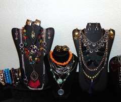 Vintage & Modern Assorted Jewelry lot- very nice!