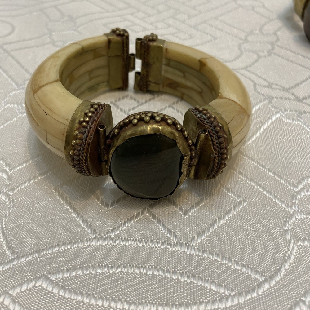Vintage India Inlaid Bone Horn Brass Hinged Cabochon Gem Bracelet Clamper Close