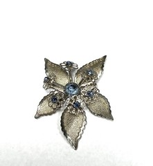 Vintage Brooch Flower 3D Faceted Blue Glass Crystals Pronged Silver Tone