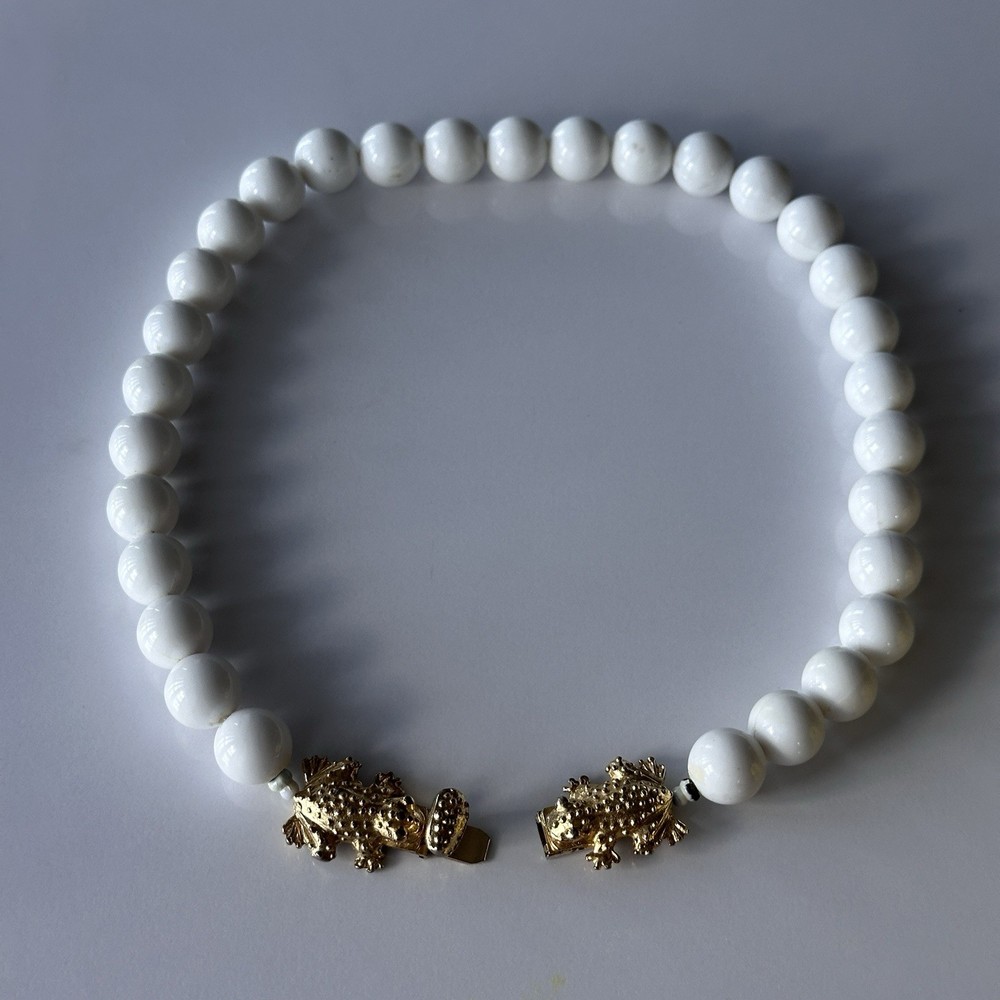 Rare 1974 Mimi di Niscemi Frog Clasp White Bead Choker Necklace Signed Vtg