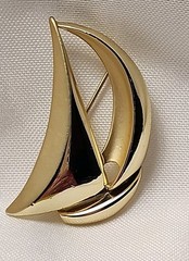 Vintage Broach Goldtone Sailboat Signed Quality Costume Jewelry Nautical EUC