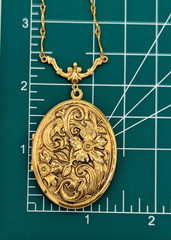 Vintage Gold Tone Oval Locket Necklace Large Repousse Florals Bar Link Chain 24″