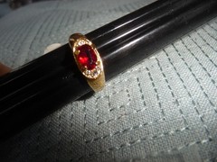 18KT G E PLATED GOLD TONE TINY RED STONE SZ 7.5 RING #31/18-1