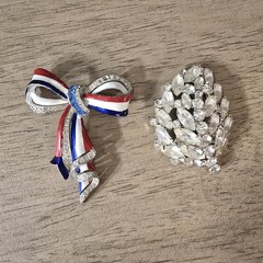 VINTAGE ASSORTED JEWELRY LOT / 4 Pieces