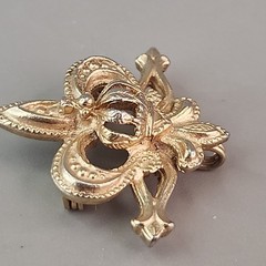 Vintage Watch Fob Brooch Pin Fleur De Lis Gold Tone 1 1/8″