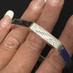 VINTAGE ESTATE STERLING SILVER HAND CARVED PUFFY OCTAGON BANGLE BRACELET 7 1/8”