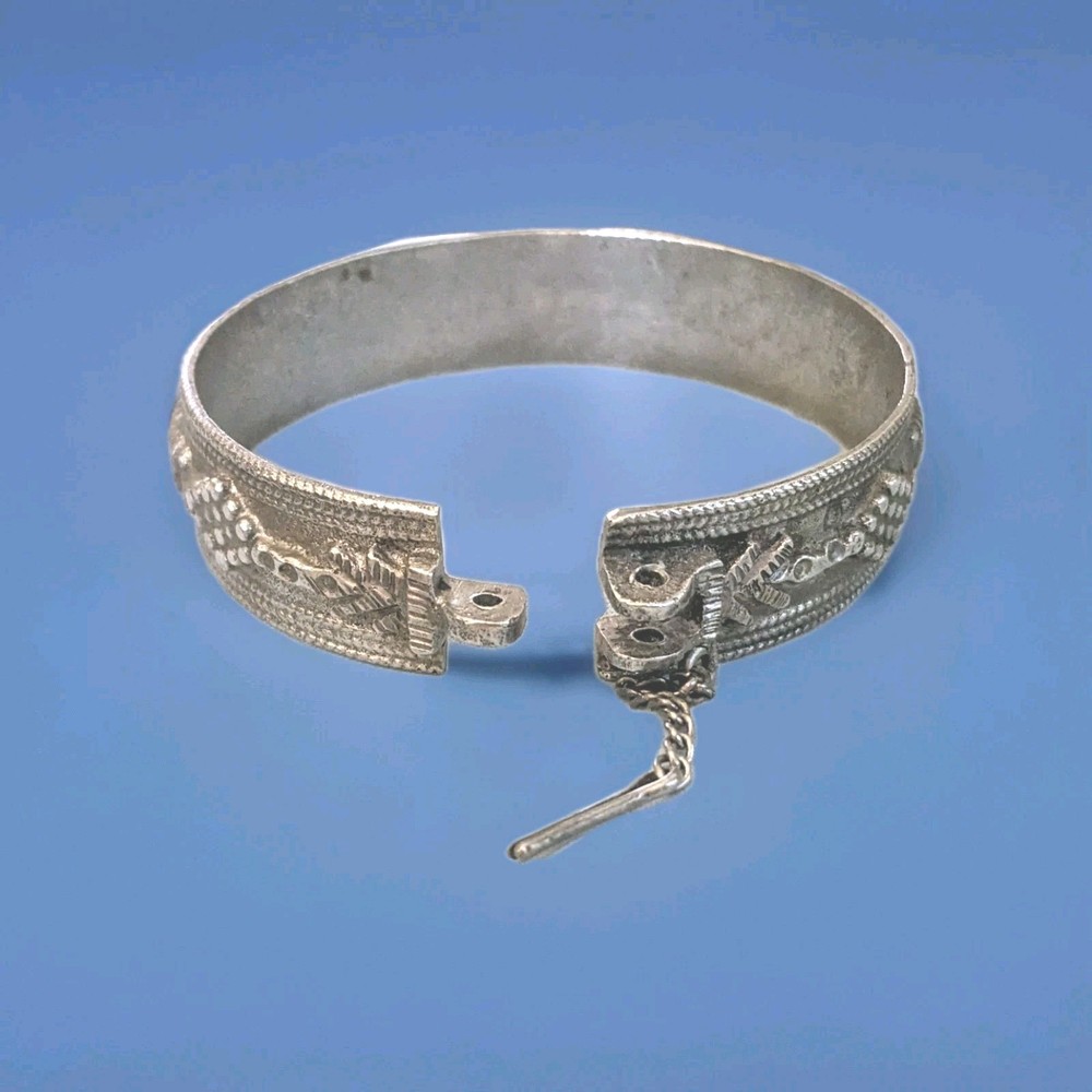 Vtg Israel Silver Cuff Bracelet 46 Grams Grapes & Palm Tree Hinged w/Pin Judaica