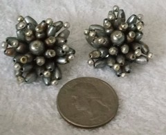 Vintage “Fireworks” Unbranded Clip-On Earrings Lightweight non-magnetic About1″