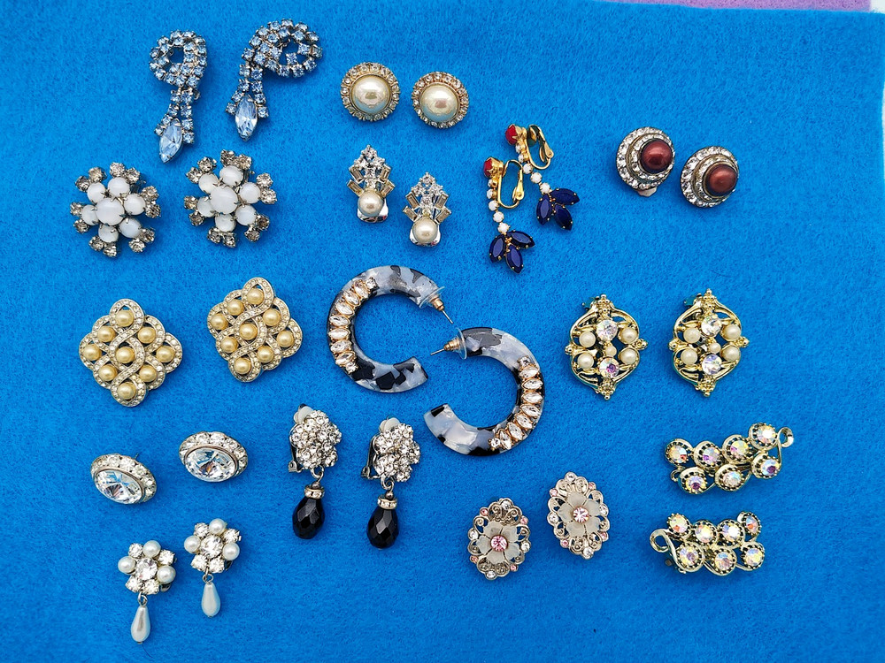 Lot of 14 Pairs Vintage Retro Silver Tone Pearl RHINESTONE EARRINGS Clip Post