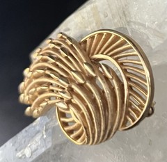 Vintage Crown Trifari Gold Tone 3D Shooting Star Brooch MCM Jewelry Signed 2.25″