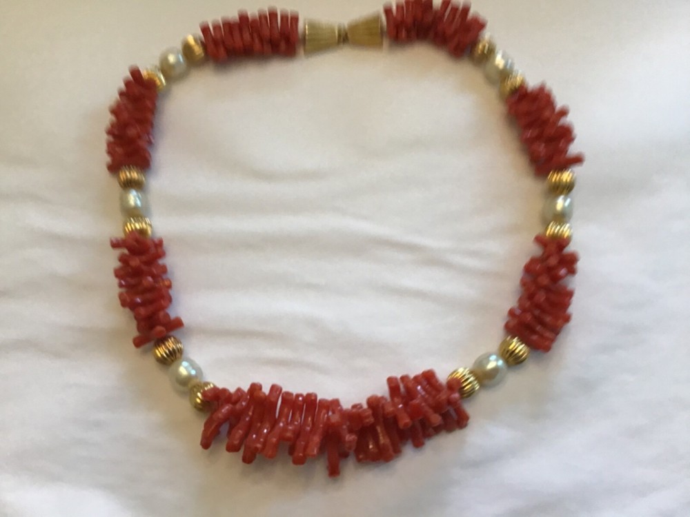 MIMI D N 1980 VTG SIM CORAL PEARL GOLD BEADED 16” FASHION NECKLACE VERY PRETTY!
