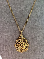 Vintage Crown Trifari Renaissance Teardrop Necklace Pendant Gold Trifarium 28” 8