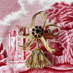 Vtg 1980s Christmas Bow W/ Bell – Gold Tone – Red & Green Rhinestones – 1”x2.5”