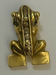 Signed MMA Frog Pendant Pin Brushed Gold Tone Metropolitan Museum Art Jewelry