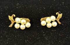 Rare Vintage 9K Yellow Gold 5MM Cultured Pearl GRAPES Clip Earrings .75″ L 5.2G