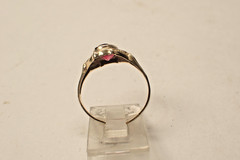 Vintage 10Kt Yellow Gold Ring W Red Oval Stone 2 Grams Size 6