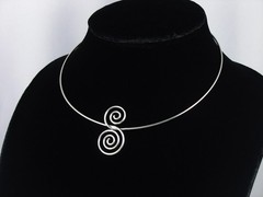 Vintage 1977 AVON ‘Spun Swirls’ Choker Necklace IOB Silvertone – Size Large
