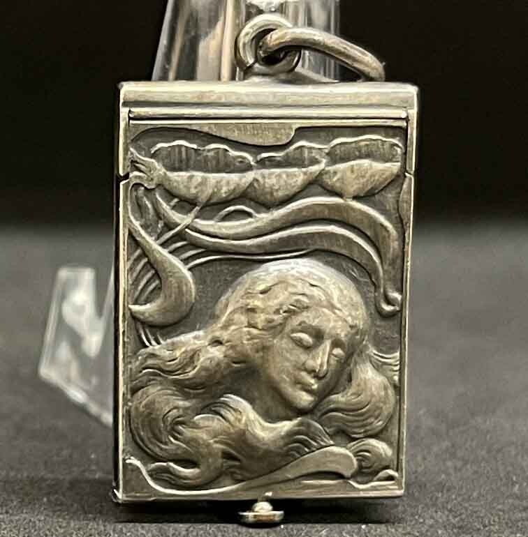 Amazing piece! Argentina Art Nouveau locket with photos beauty lady large hair..
