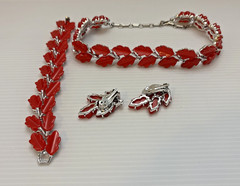 Lisner Cherry Red Necklace Bracelet Earrings Parure Set Leaf Shaped Thermoset