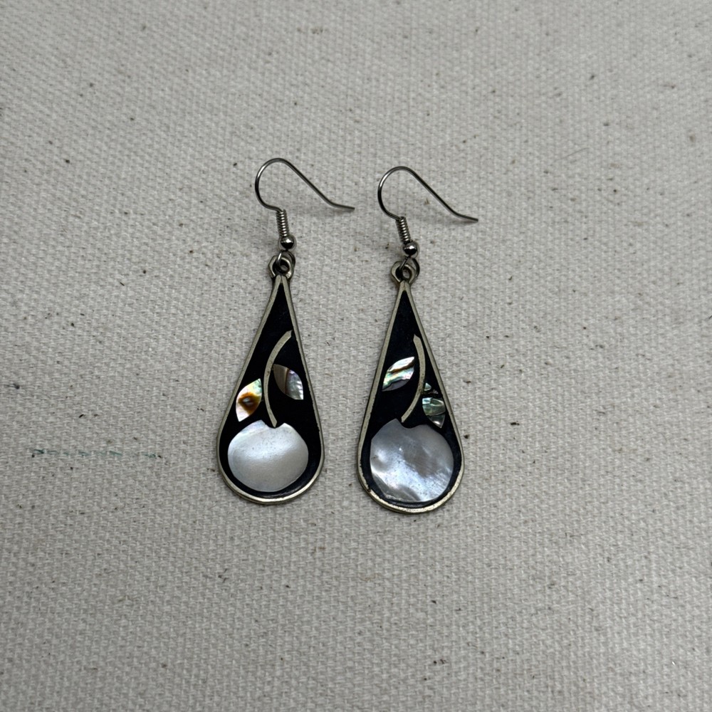 Alpaca Mexico Earrings – Teardrop Dangle with Shell Inlay and Black Enamel