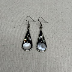 Alpaca Mexico Earrings – Teardrop Dangle with Shell Inlay and Black Enamel