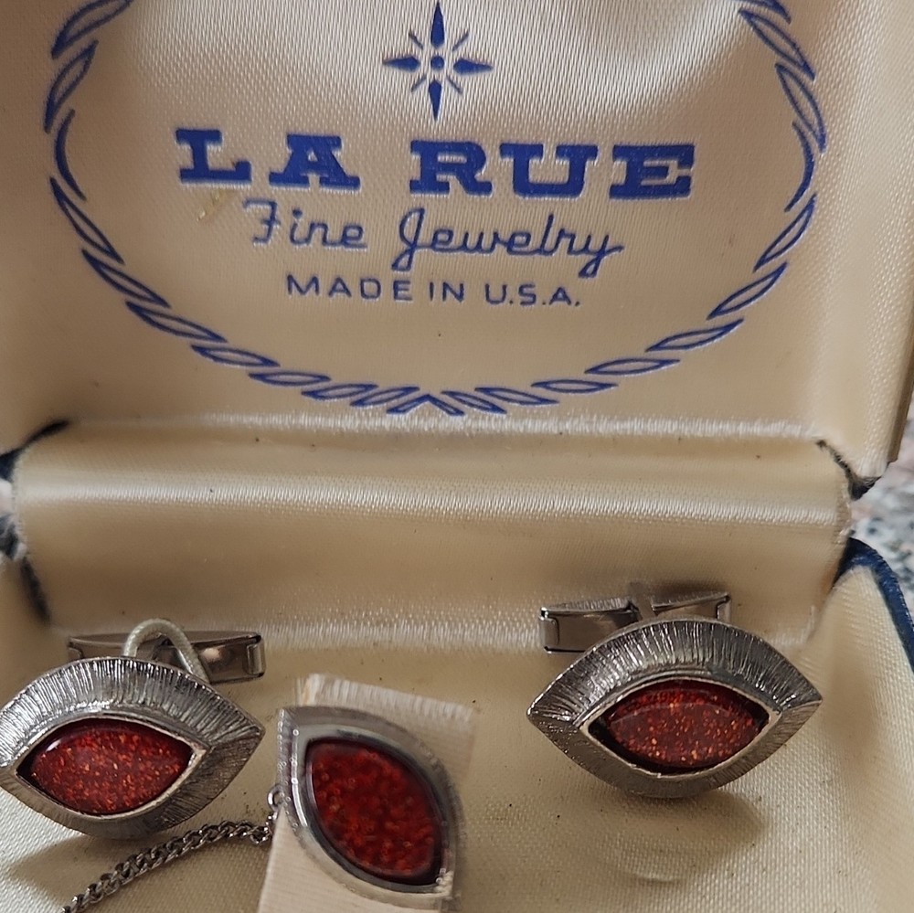 La Rue Fine Jewelry Men’s Cufflinks & Tie Bar Set Red Marquise Stones Silver