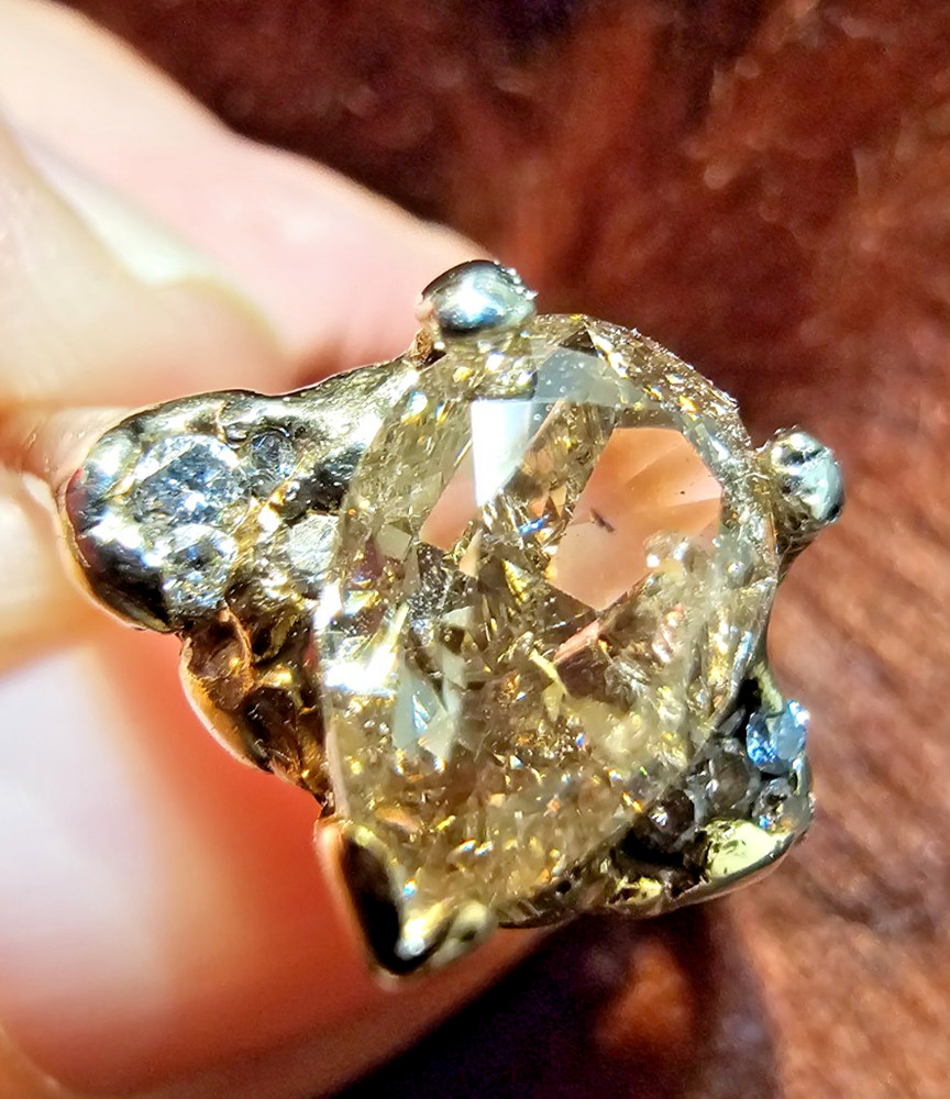 2.CARAT center NATURAL Diamond “Not a LG enhanced” w/side diamonds, 14k solid yg