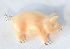Vintage 90’s cute little enamel pig brooch peach with veins of light pink