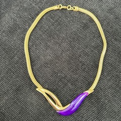 VINTAGE PARKLANE GOLD TONE & PURPLE LUCITE SWIRL & WIDE BRAIDED CHAIN NECKLACE