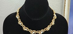 Vintage Trifari crystal gold tone choker necklace good vintage condition 17″.